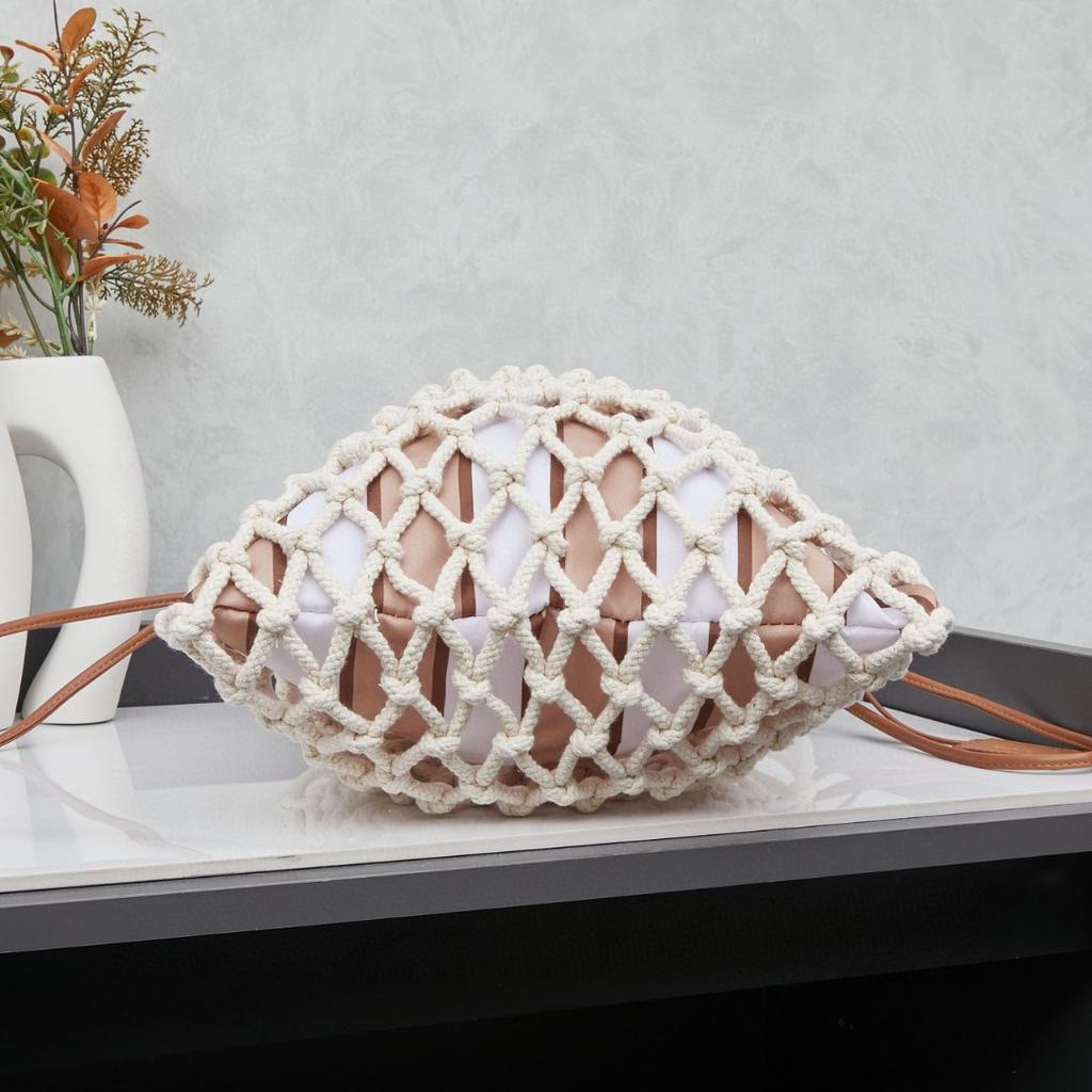 Malá niche designová dutá dekorace Pletená taška 2025 Volný čas Dovolená Plážová síťovaná Ruční Taška přes rameno