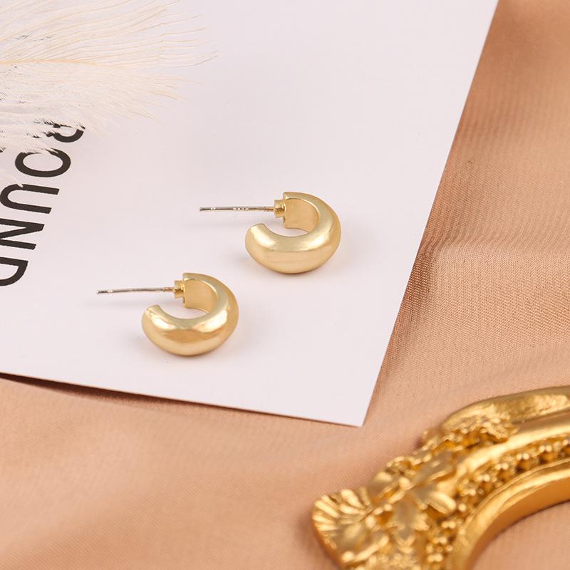 

S925 Silver Korean Simple C-Shaped Hoop Earrings for Women