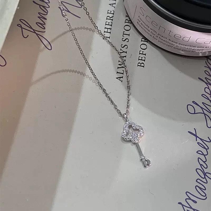 S925 Sterling Silver Sparkling Diamond Key Necklace - Women's Niche Design Clavicle Chain