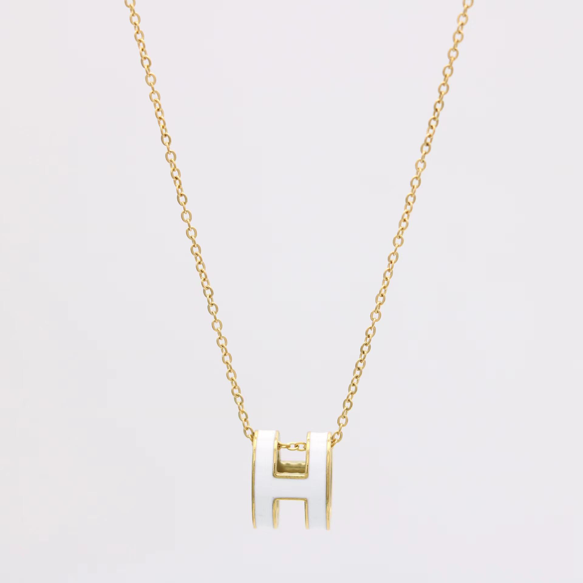 

Collar ovalado de clavícula con letra esmaltada para mujer, acero de titanio antidecoloración, diseño de estilo personal. 18