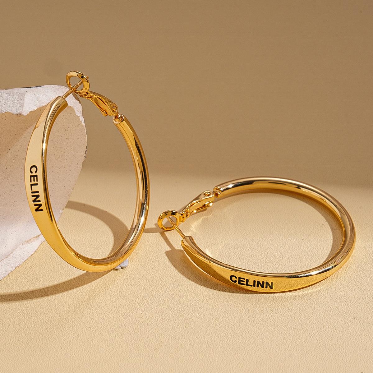 Простые серебряные серьги-гвоздики с гладкой круглой буквой, нишевые серьги