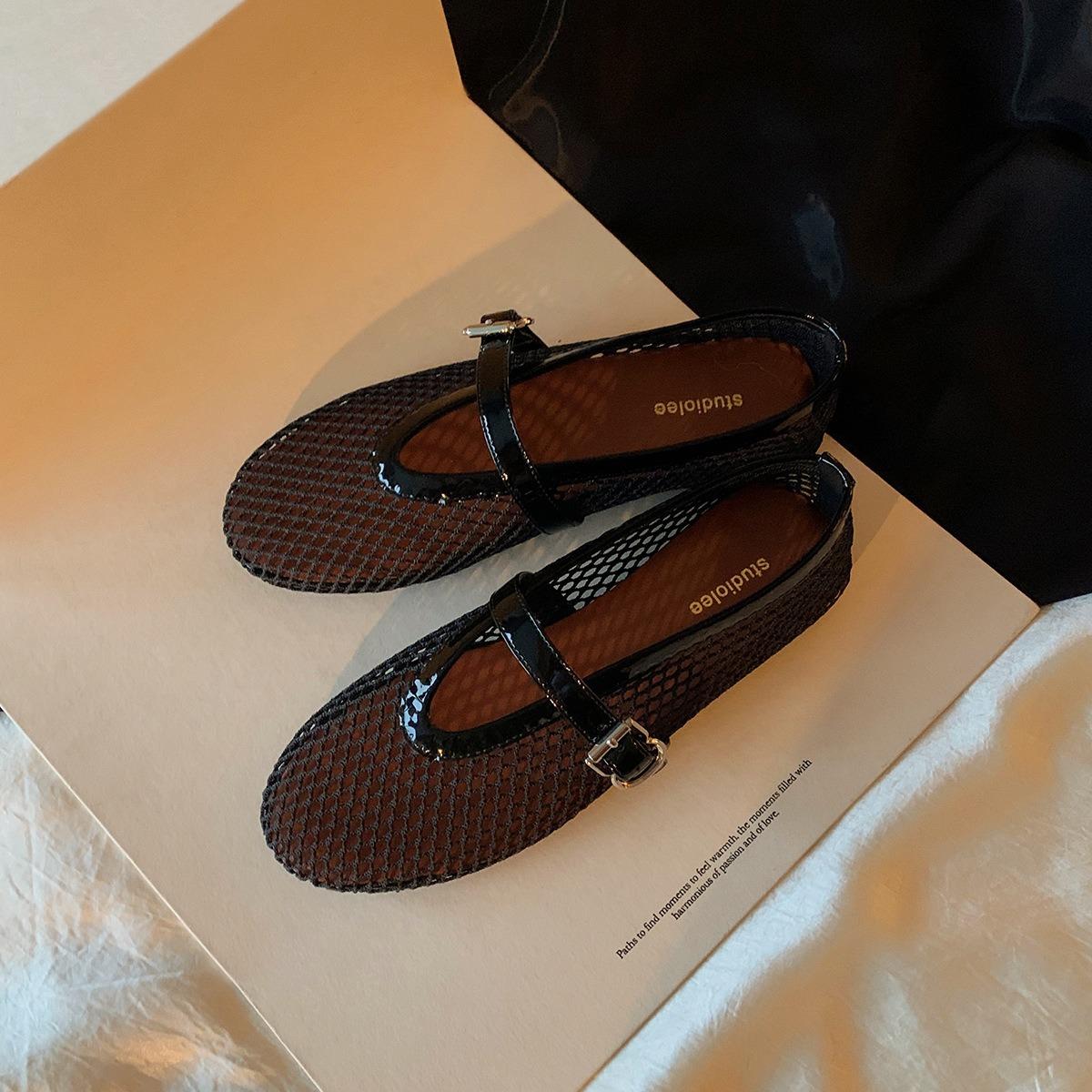 

Grape mother has the same style, broken dream glass~ sparkling rhinestone one-word buckle with shallow mouth Mary Jane single shoes hollow fishing ne 40