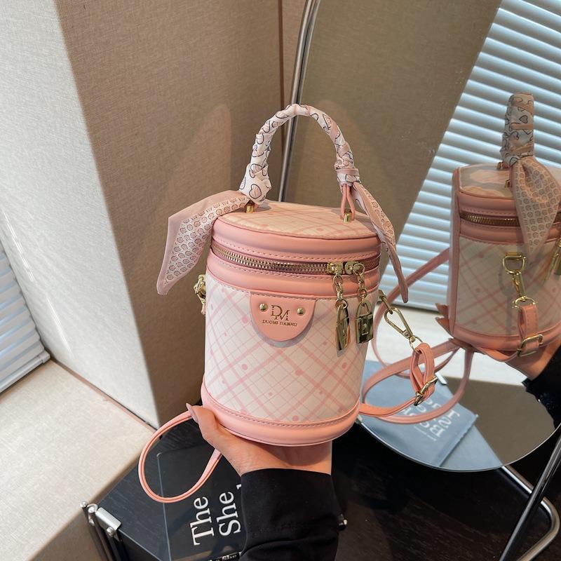 Small Bag Women's New Autumn and Winter Versatile Fashion Shoulder Messenger Bag Rhombus Portable Casual Bucket Bag