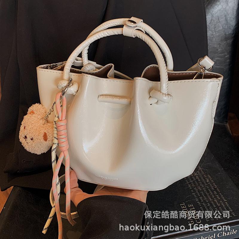 Korean Niche Design Simple and Versatile Pleated Handbag Women's 2025 Spring and Summer New Fashion Messenger Bucket Bag