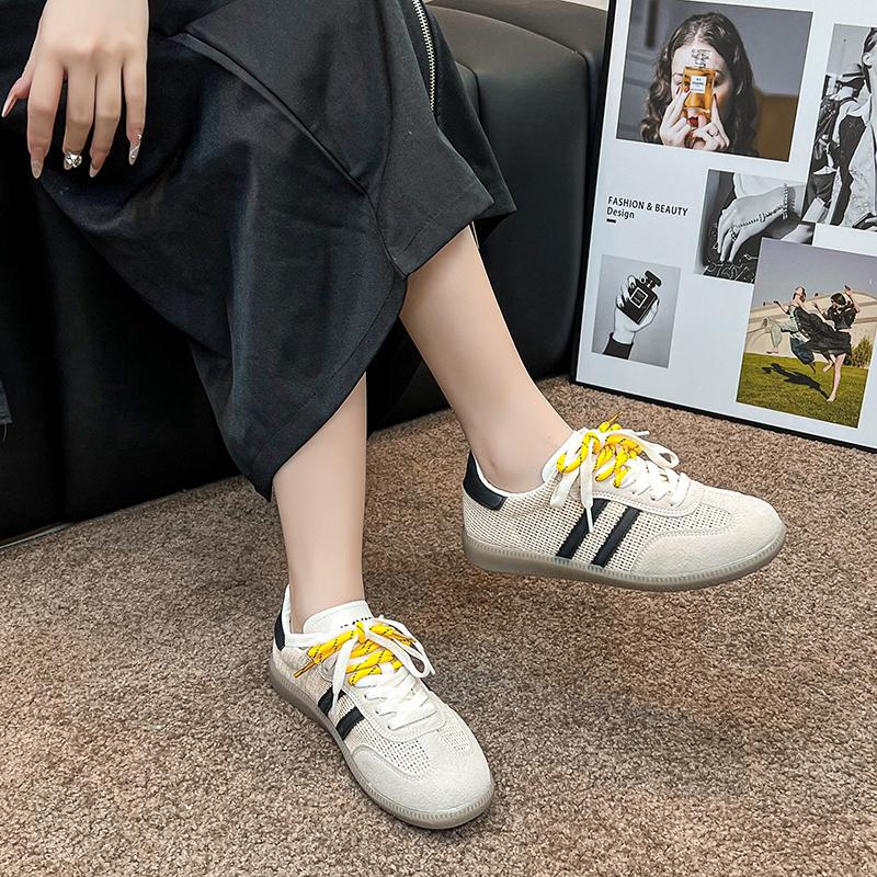 2024 Nouvelles chaussures Forrest Gump respirantes à rayures tissées rétro pour femmes, semelle épaisse, polyvalentes, décontractées, de sport, petites chaussures blanches