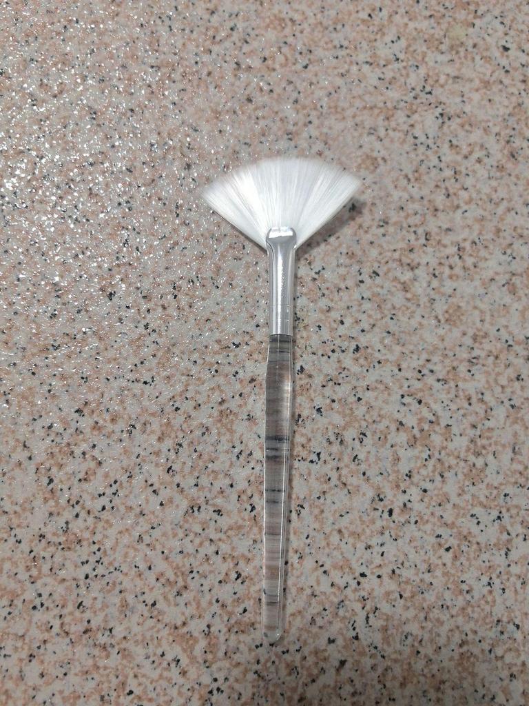 Pennello a Ventaglio con Setole Morbide per Trucco e Cura della Pelle con Applicazione di Acido Glicolico