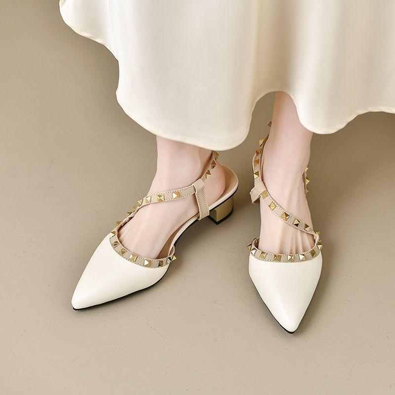 2025 Frühling und Sommer neu spitzköpfige Taschenkopf Weidenägel Mode Sandalen Damen Schuhe mit mittlerem Absatz Lackleder hinten dicker Absatz High Heels