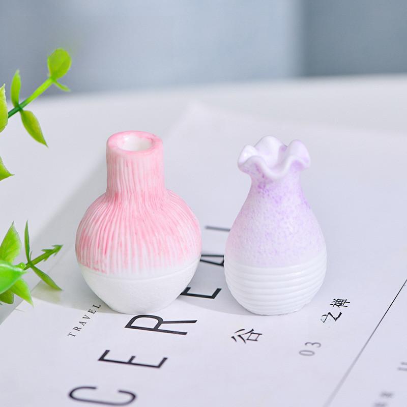 Barevná pryskyřičná mini váza kresleného stylu kreativní dekorační kousek pro mikro krajiny