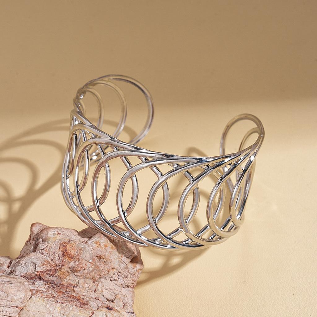 Metal hollow circle open bracelet fashion geometric bracelet temperament jewelry