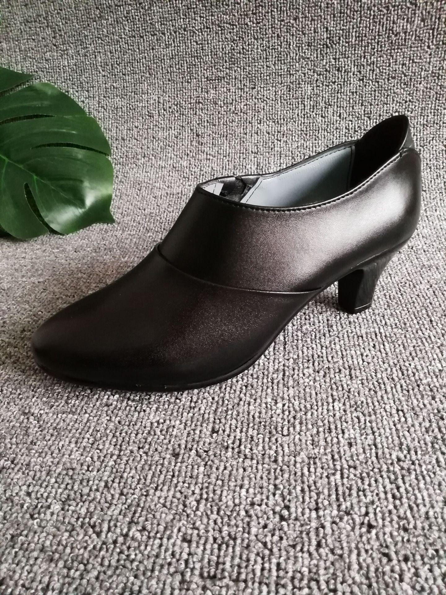 

Женская весенняя и осенняя кожаная обувь Стандартная женская обувь Профессиональная летняя модельная кожаная обувь на среднем и высоком каблуке 41 (customized)