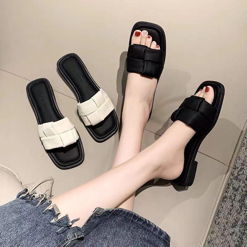 Beautiful cool slippers women's summer wear fashionable and versatile skirt 2025 new fairy style French flat beach shoes