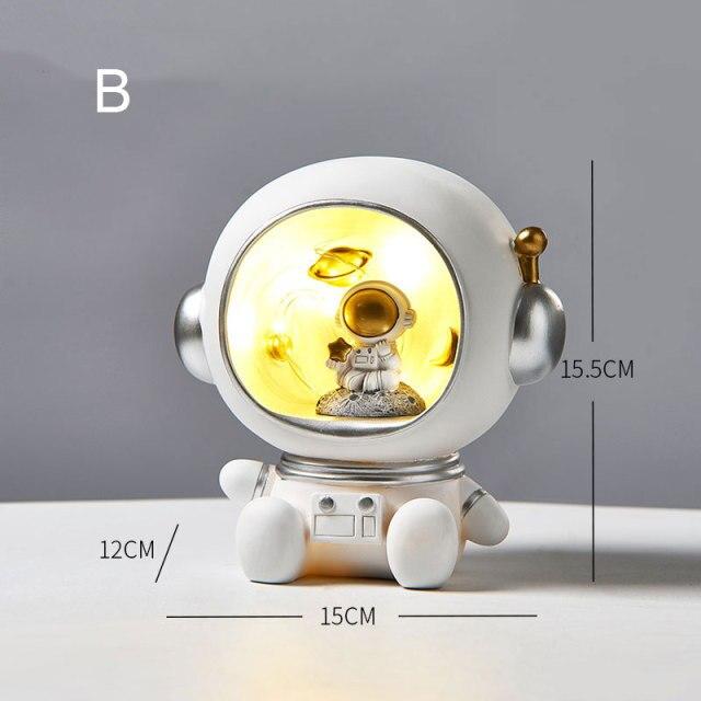 Astronaut nattlys dekorasjonsfigur med sparegris funksjon Romtema harpikspynt for barn hjemmekontor