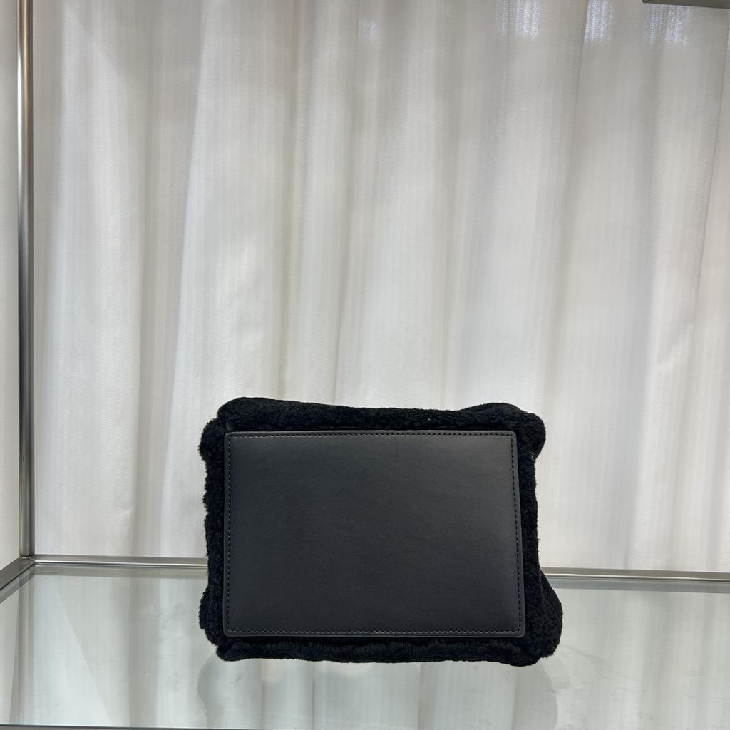 Outono e inverno nova bolsa de paraquedas de lã de cordeiro de mão nicho versátil bolsa de ombro mensageiro feminina bolsa balde de moda para o dia a dia