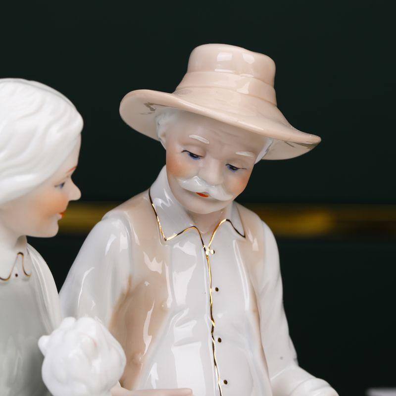 Western Ceramic Elderly Couple Statue Desktop Handicrafts Home Bedroom Table Sculpture Decorative Item Wedding Anniversary Gifts
