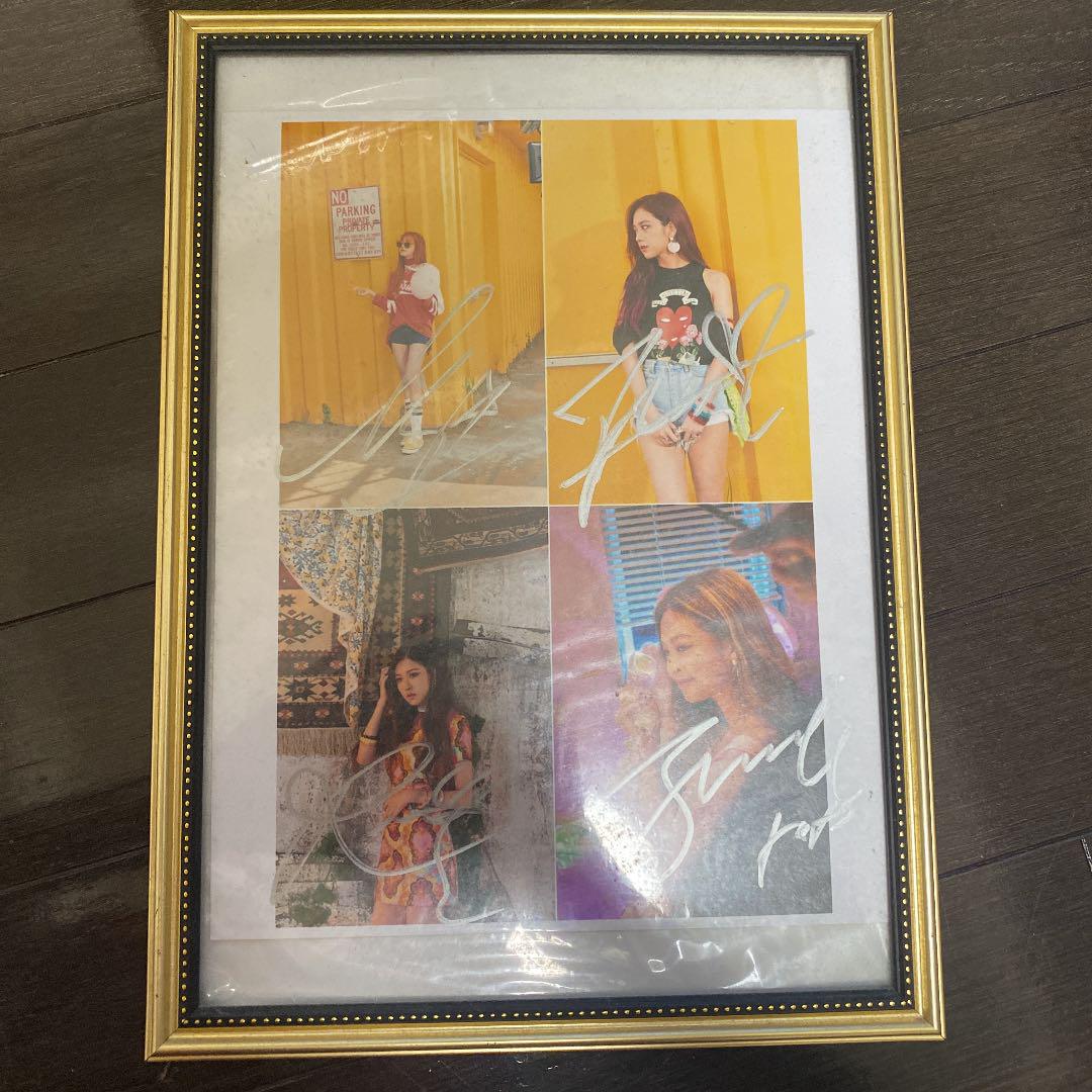 

[USED] All blackpink members autographed in silver marker