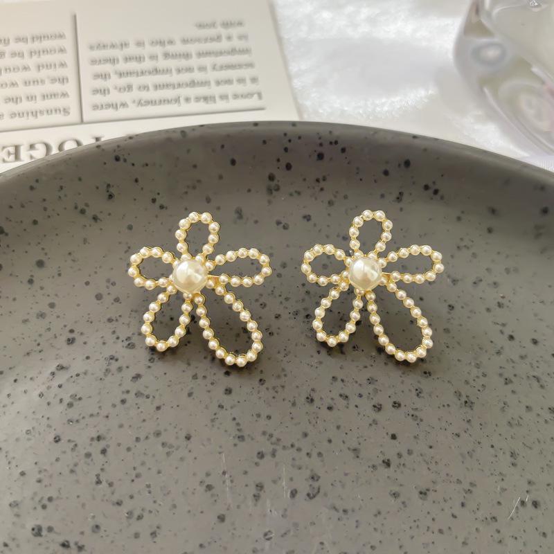 Amber Coffee French Retro Luxury Earrings - Women's Elegant Studs with Niche Design