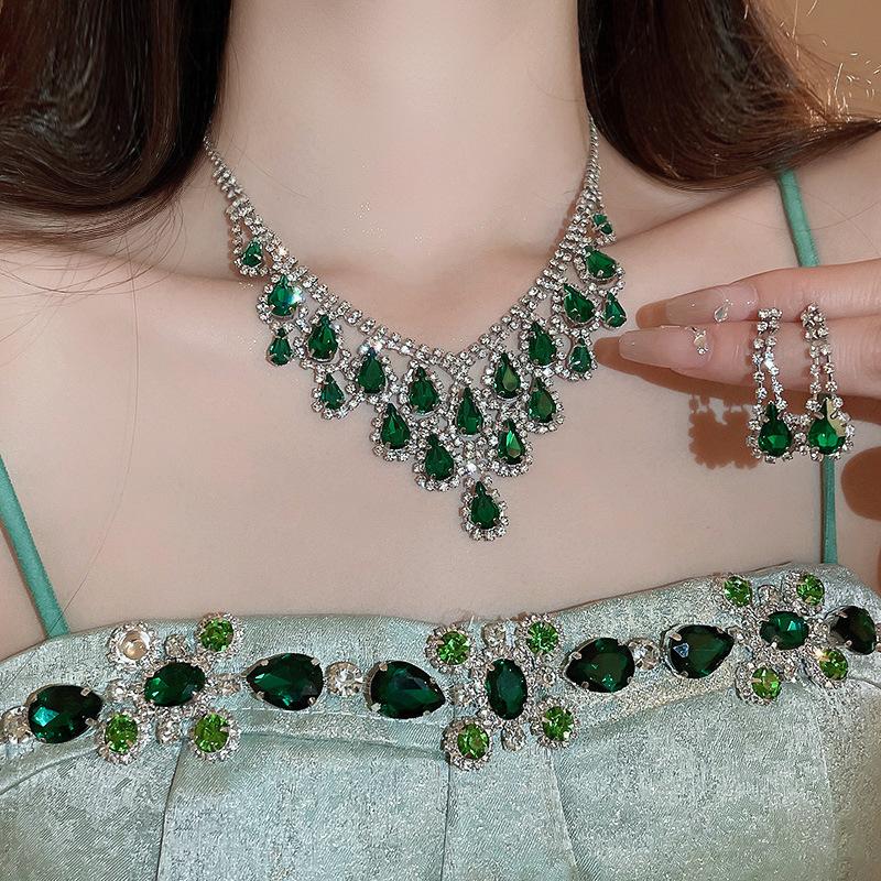 Light luxury diamond-encrusted water drop necklace, fashionable personality, heavy industry neck chain, bridal evening dress, high-end accessories