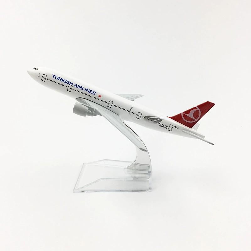 1/400 Scale Display Toy B777 Turkish Airways 16CM Airplane Model Diecast Alloy Air Plane Model Aircraft with Stand Collection