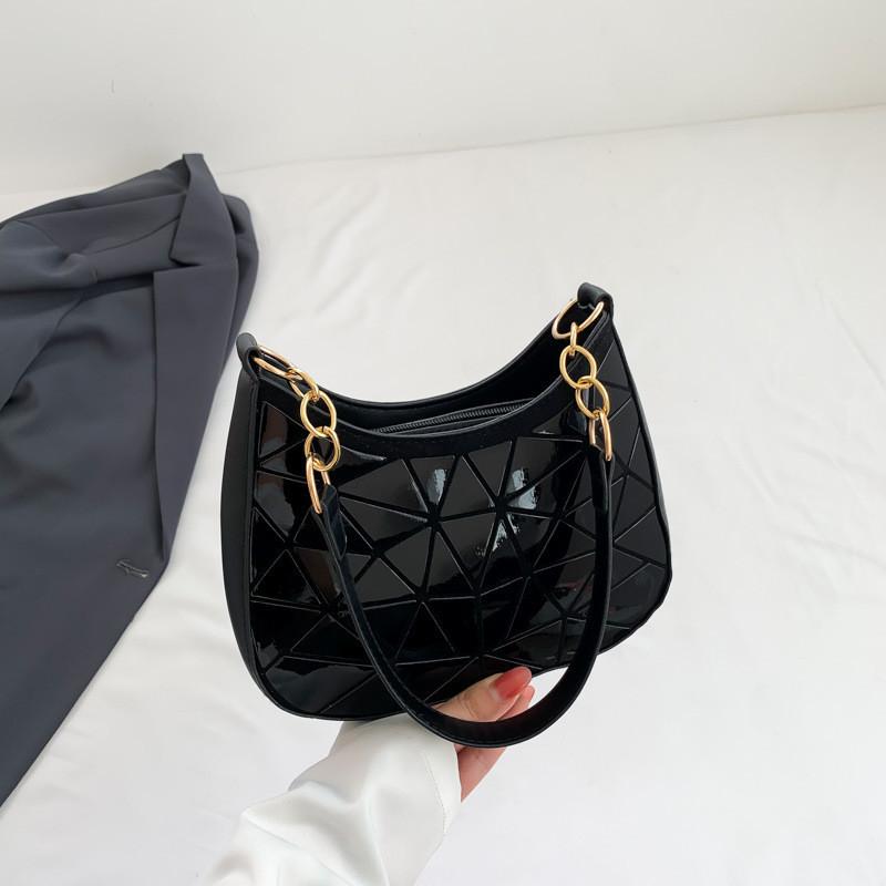 Trendy Street Style Pu Handbag Womens Chic Crescent Bag In Black White Or Colorful чёрный