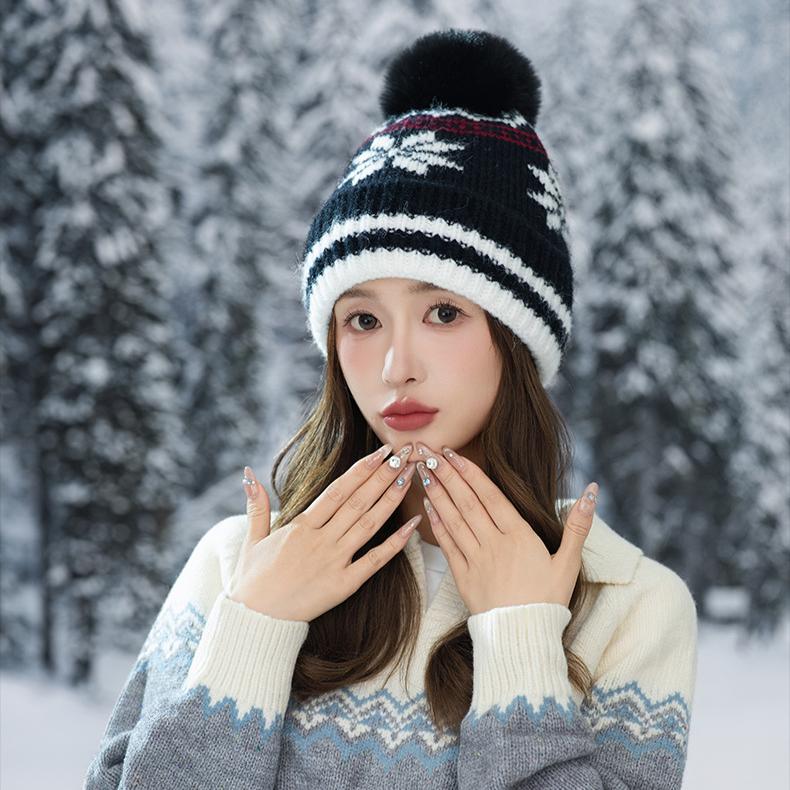 Ladies Autumn and Winter Christmas Hairball Snowflake Thermal Hat Knitted Wool Hat Cold-proof Pullover Hat