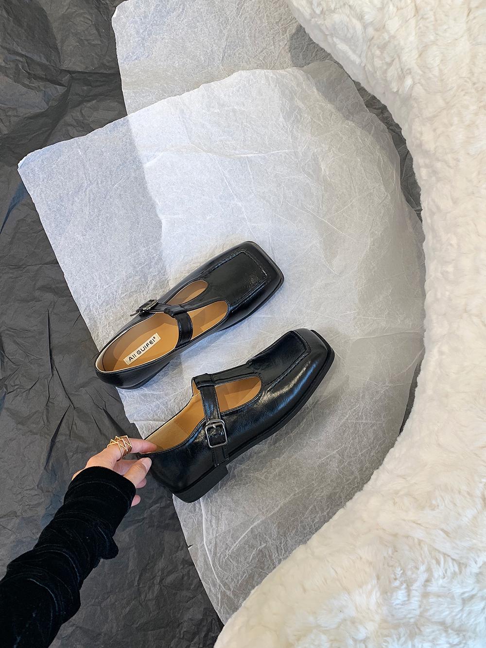 

Модные женские туфли с квадратным носком на плоской подошве с низким каблуком, осенне-весенние туфли с пряжкой на ремне, модные туфли для женщин, размер 35-40, черные, коричневые 5.5 чёрный