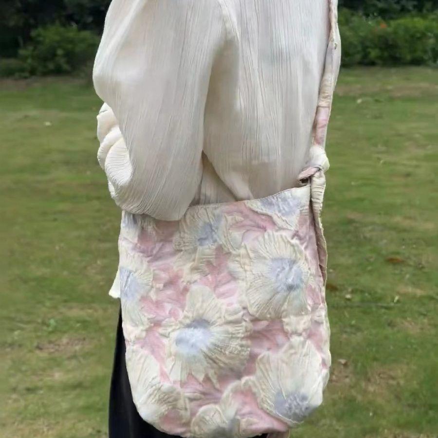 

New Chinese retro three-dimensional relief shoulder armpit bag women s 2025 new summer versatile portable large-capacity canvas bag