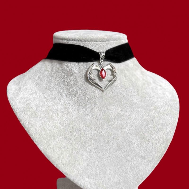 Jun An Gothic Retro Velvet Black Heart Necklace for Halloween