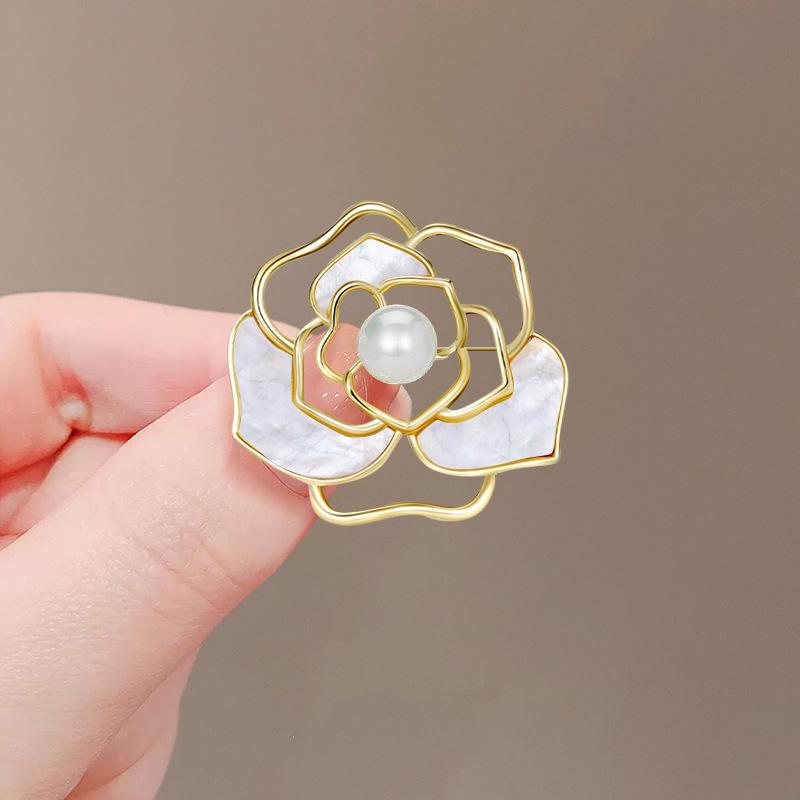 Chic Butterfly Brooch for Women - High-End Fashion Corsage