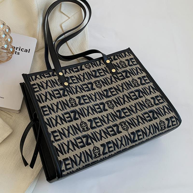 

В этом году корейская версия большой сумки для женщин 2024 года, новая модная сумка через плечо из холста с текстурой для поездок на работу