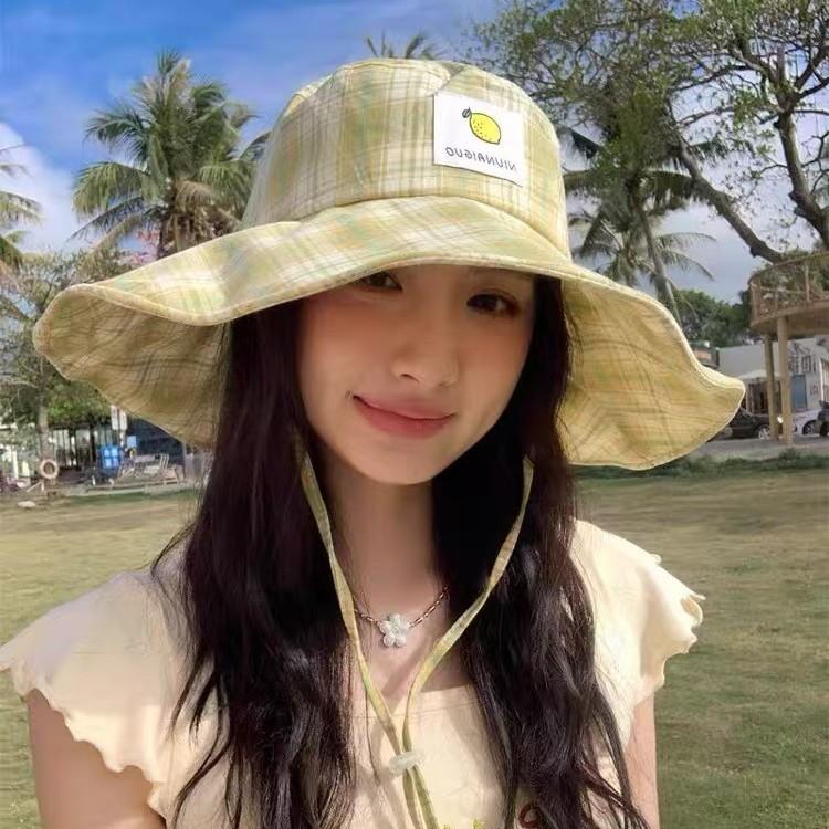 

Summer fresh~ fruit sticker red plaid big brim bucket hat women s spring and summer travel vacation sun protection hat Adult (56-58cm) жовтий