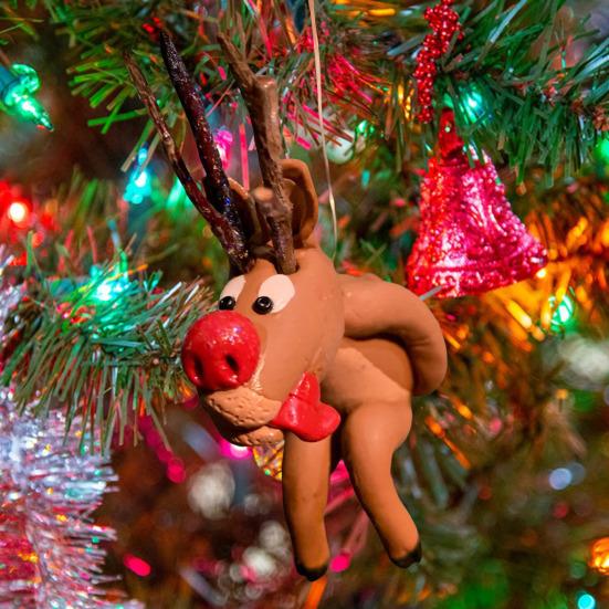Christmas Pendant Shit Reindeer Decoration Christmas Theme Pattern Design Resin Pendant Home Party Holiday Decor DIY Gift