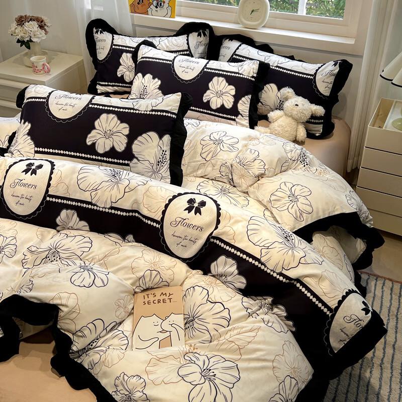 Hepburn Style 4-Piece Bedding Set