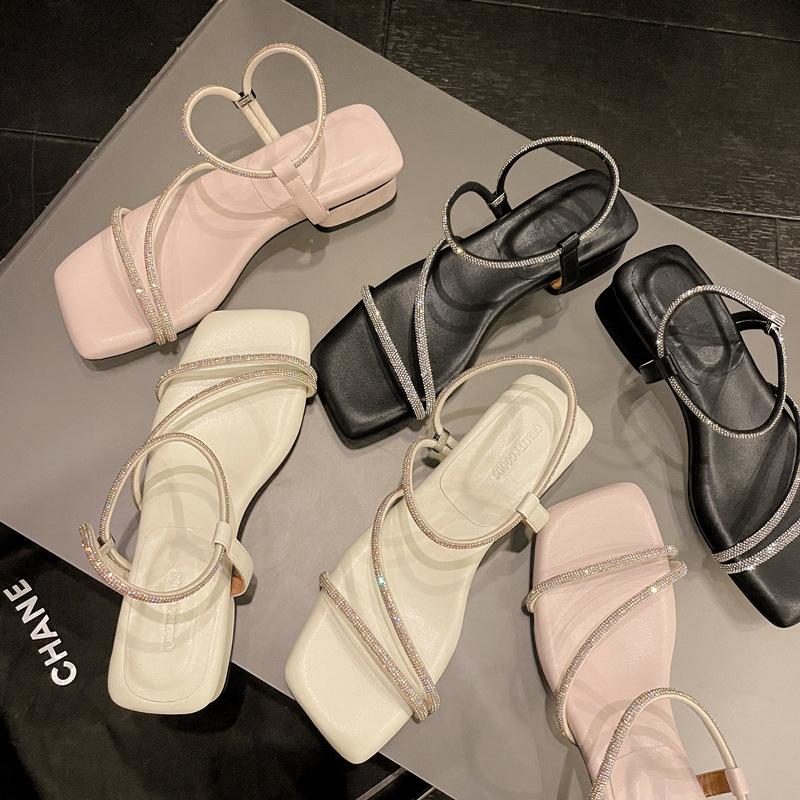 Flat bottom model~ giant soft stepping on shit feeling Korean version of rhinestone word with sandals Internet celebrity low heel square head women's