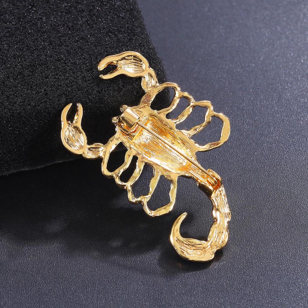 Elegant Scorpion Brooch: High-End Enamel Alloy Pin for Men's Suits