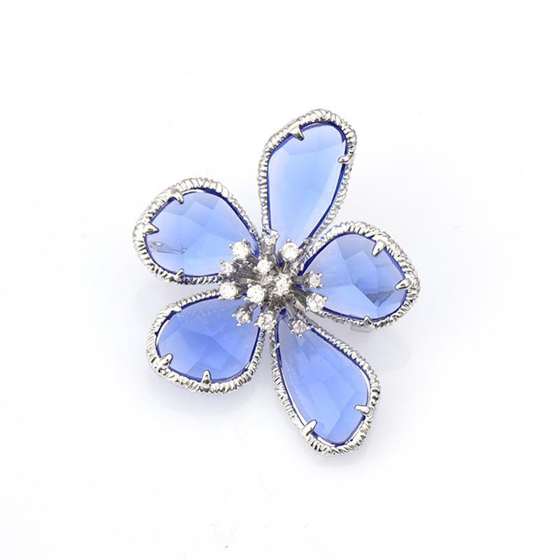 Elegant Crystal Flower Brooch for Women – Exquisite Corsage Coat Pin Gift