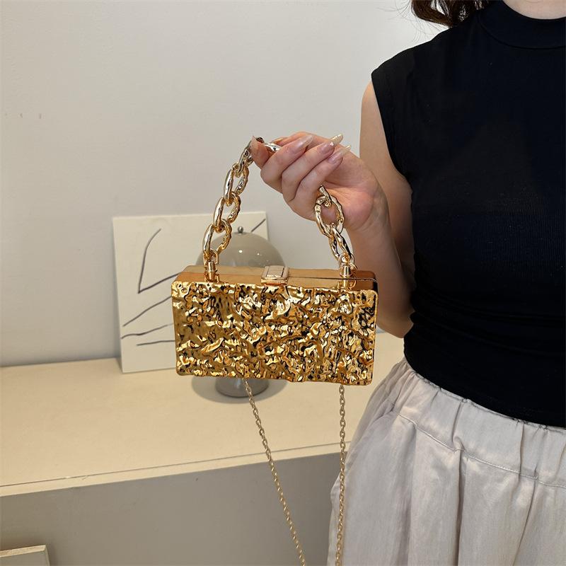 

Acrylic ice crack box bag bag women s 2025 summer European and American personality thick chain hand-held crossbody dinner bag tide срібний