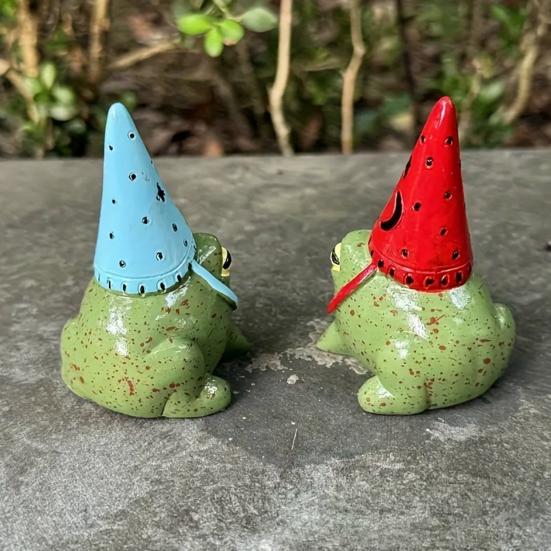 Huaqianguhh Miniature Frog Figurine, Little Statue with A Party Hat, Decorative Resin Ornament for Outdoor Garden Courtyard
