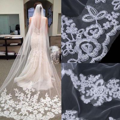 Fashion One-tier White/Ivory Lace Edge Applique Bridal Wedding Veil with Comb Tulle