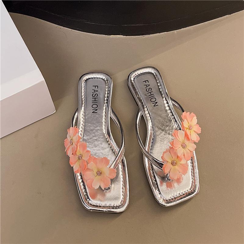

New summer wear can wet water beach sandals flat bottom slippers women s square rhinestone buckle flip-flops 40 срібний