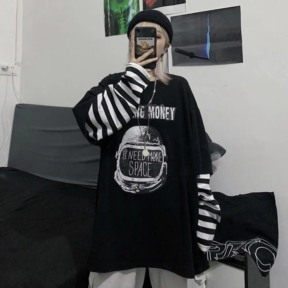 Harajuku Spaceman Brief Drucken Oansatz Streifen Tees Lose Gefälschte Zwei Stück T-Shirts Frauen Langarm Oversize Hip Hop Tops