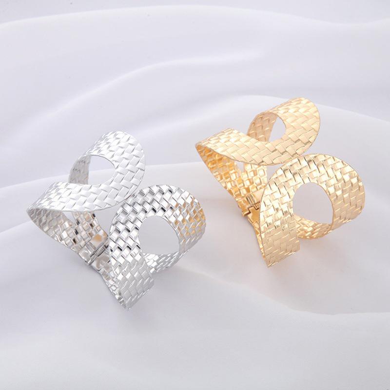 Women's European & American Fashion Metal Hollow-Out Exaggerated Elastic Bracelet Armlet