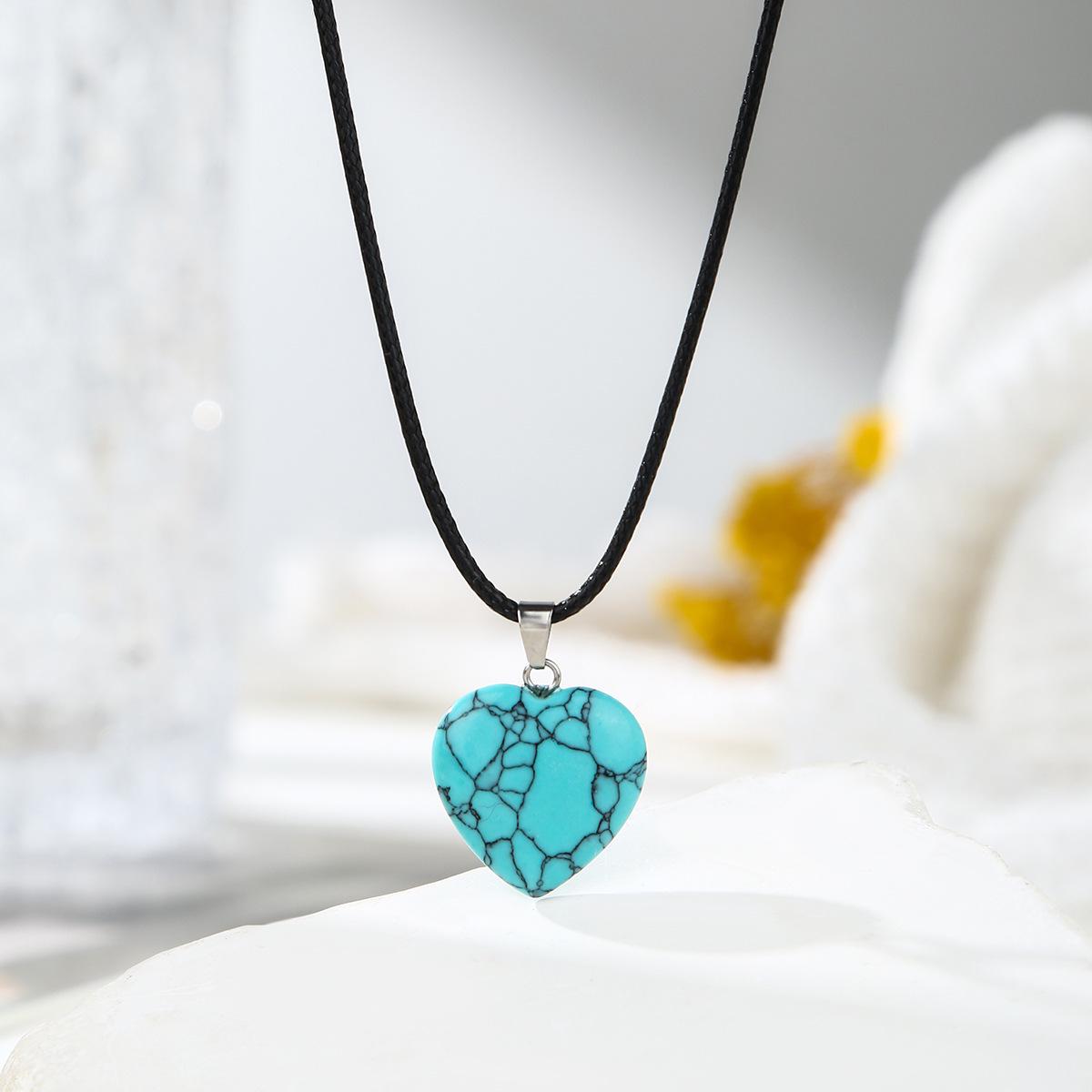 

Підвіска з натурального кристала у формі персикового серця - Авантюрин та Тигрове око, аксесуар у формі серця