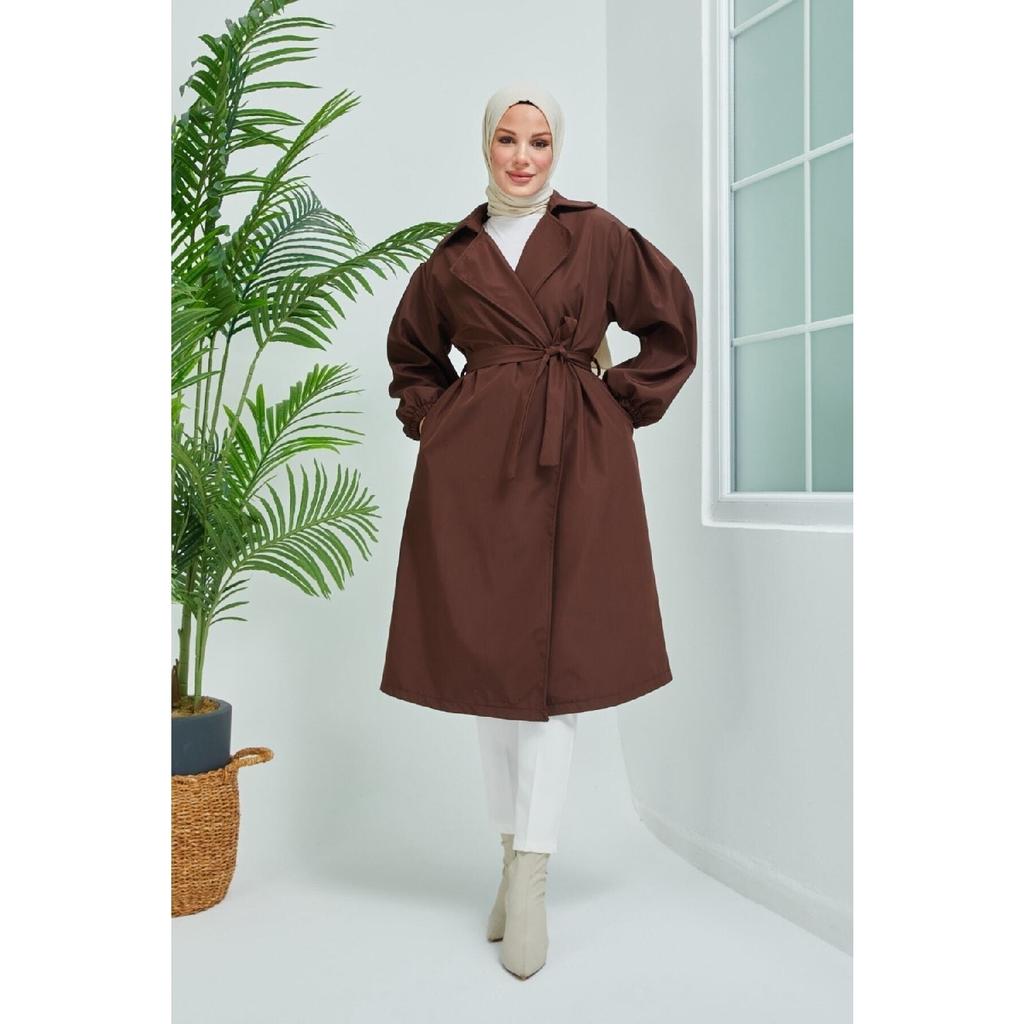 Trench cu mânecă cu balon negru cu centură