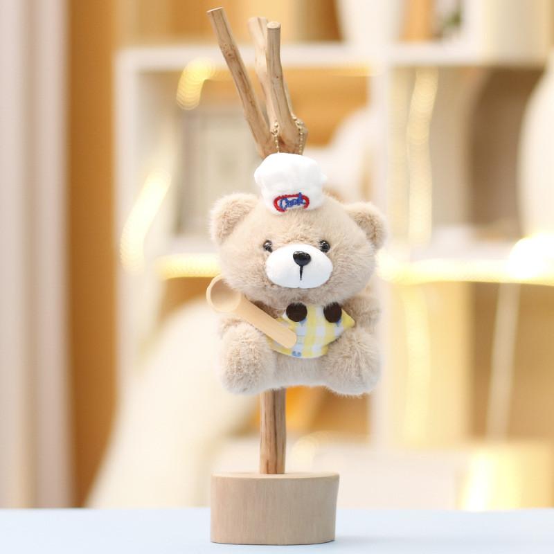 Мультяшный плюшевый мишка с клетчатым фартуком и шляпой для подарка и украшения жёлтый