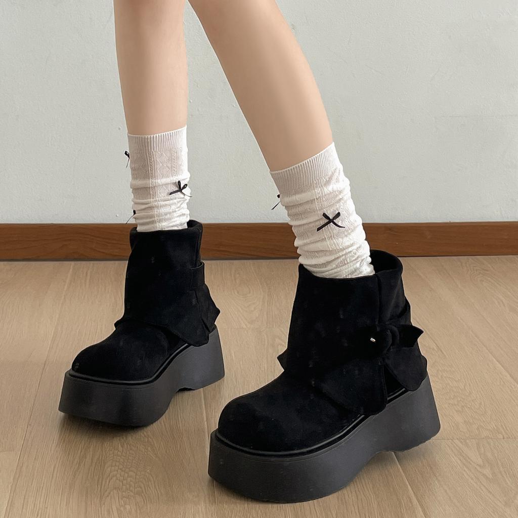 Queen Fan Retro kleine Plateauschuhe Damen 2025 neuer Herbst mit Rock und dünnen Stiefeletten