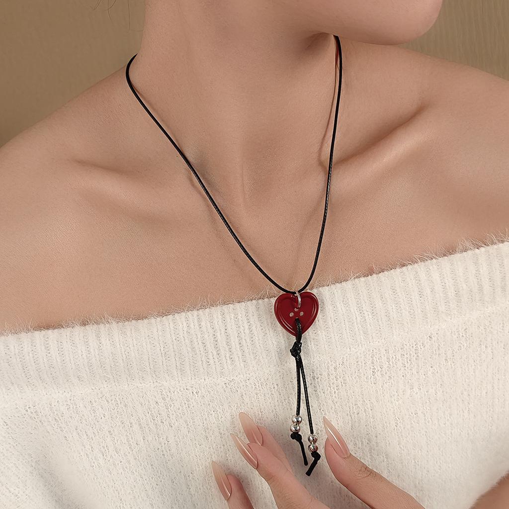 Simple Love Button Black Rope Necklace Female, Autumn And Winter Retro Niche Design Sense Fashion Collarbone Chain