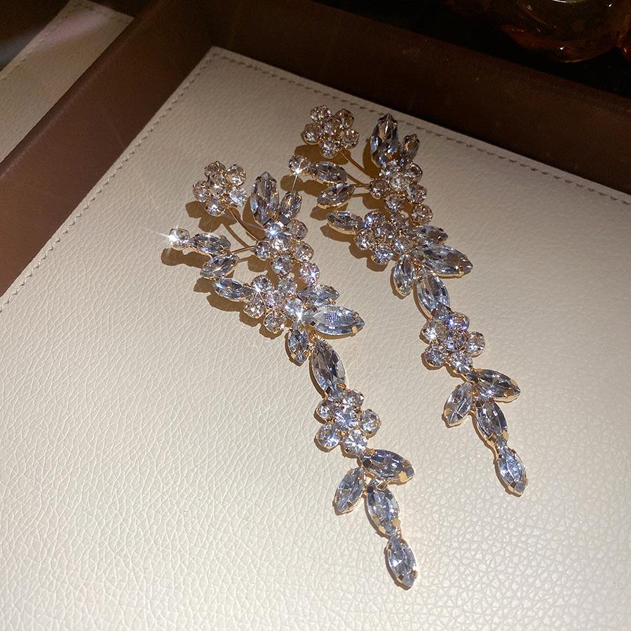 

Silver needle with diamonds, flower fringed earrings, European and American fashion and exquisite earrings, light luxury and high-end earrings