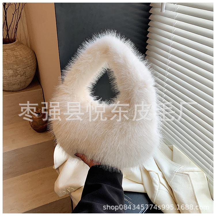 Handheld Fluffy Bag for Women's Autumn and Winter New Models. This Year's Popular Bag Has a High Sense of Niche Plush Bag and a Small Bag In Hand.