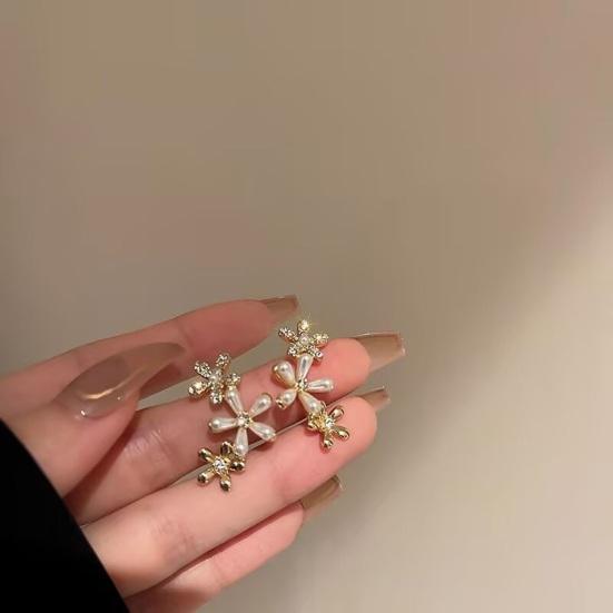 1 Pair Stud Earrings for Women, Micro-Paved Cubic Zirconia Flower Design Ear Studs, Jewelry Gift for Daily Wear