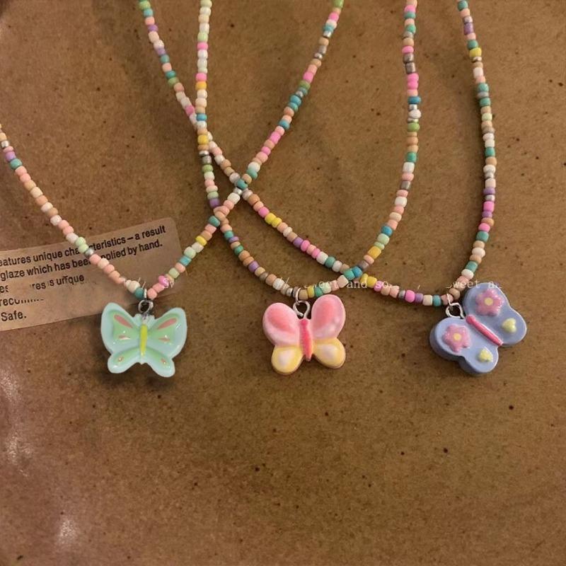 Candy-colored Beaded Butterfly Necklace for Girls, A Small and Unique Piece That Is Sweet and Cute, Suitable for A Teenage Girl Style.